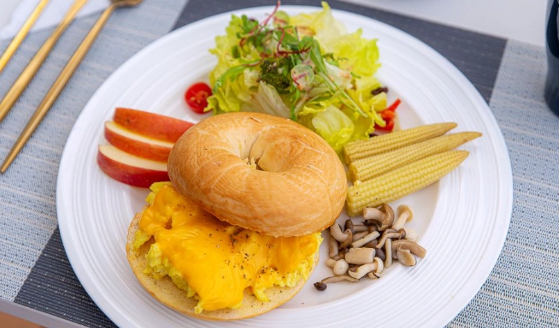 日和灣居美食地圖：在地人私藏早午餐、晚餐與甜點推薦