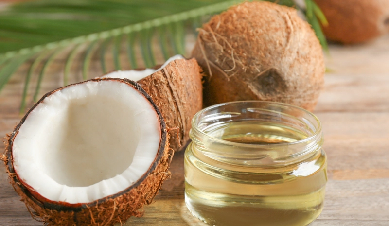 睡前喝椰子油：好處、方法與風險全解析