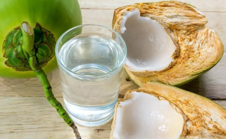 椰子水好處壞處全解析：營養師教你聰明喝不踩雷