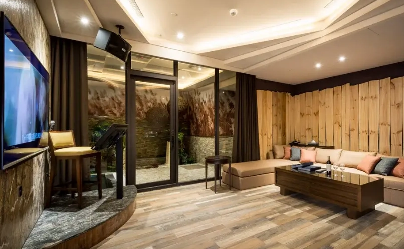 汽車旅館 KTV 四人房