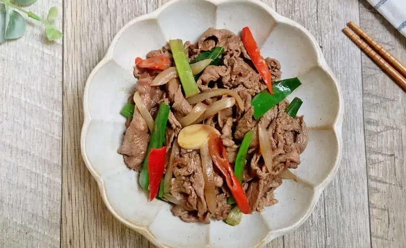家常蔥爆牛肉快速上桌！零失敗簡易食譜與關鍵技巧