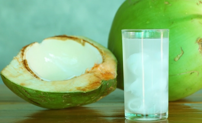 破解椰子水禁忌：誰不該喝？怎麼喝才對？專家完整解析