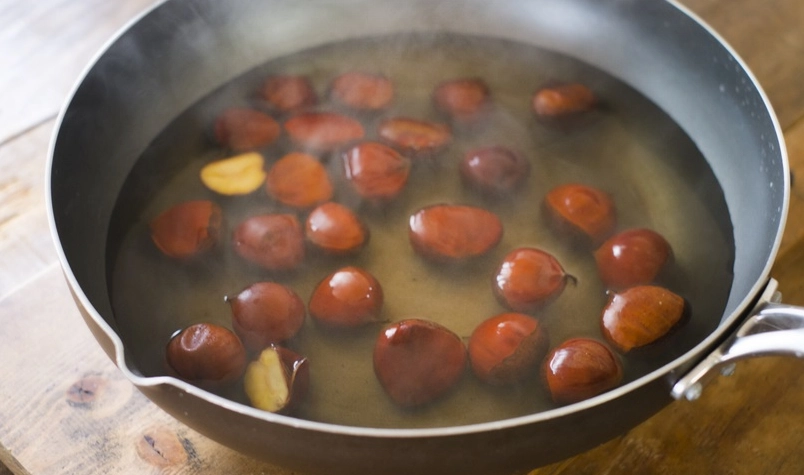 去殼栗子煮多久才完美？專家教你正確時間與技巧