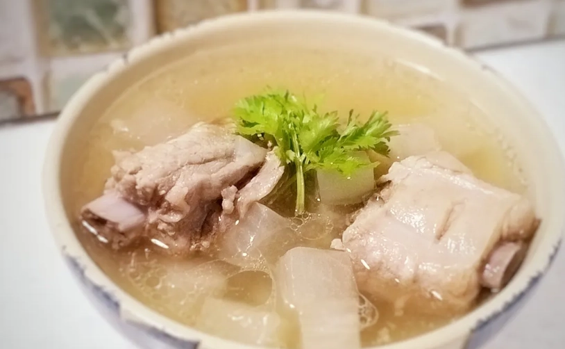 蘿蔔湯何時加鹽？掌握黃金時機讓湯頭鮮甜不苦澀