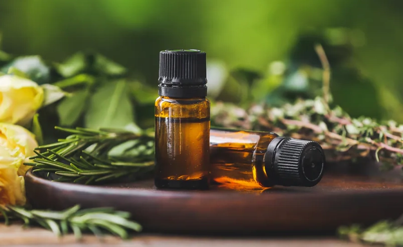 精油功效指南：從新手到進階，一次掌握20種精油使用心法