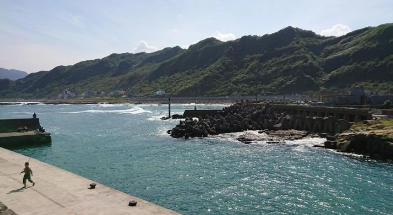 望海巷漁港釣魚全攻略：新手必看釣點、潮汐與裝備實戰心得