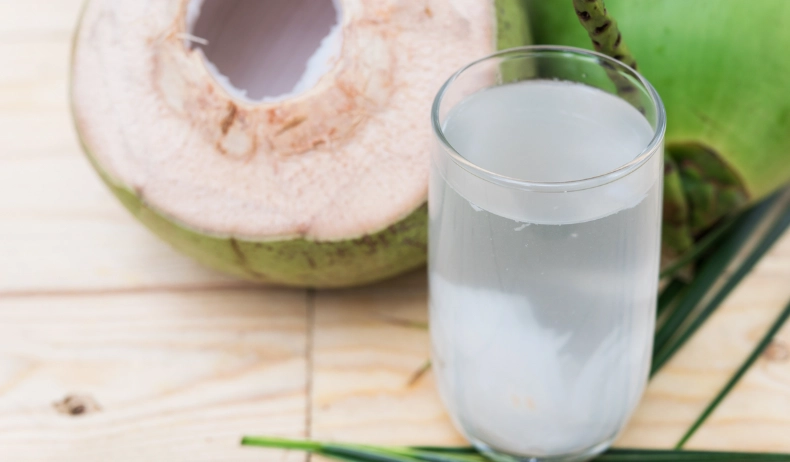 椰子水副作用有哪些？專家教你安全飲用的5大關鍵與3類禁忌人群