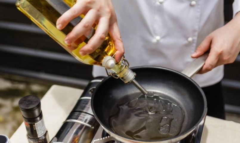 初榨橄欖油炒菜全攻略：選油、控溫、美味關鍵一次掌握