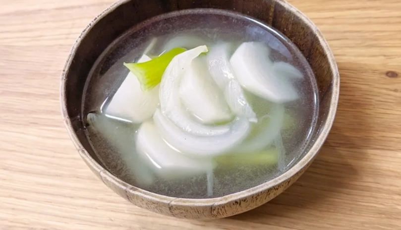 洋蔥白蘿蔔湯功效全解析：養生專家教你喝對方法