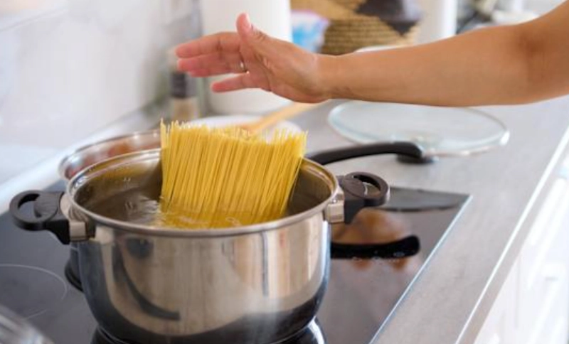 義大利麵預煮終極指南：省時不軟爛的專業技巧