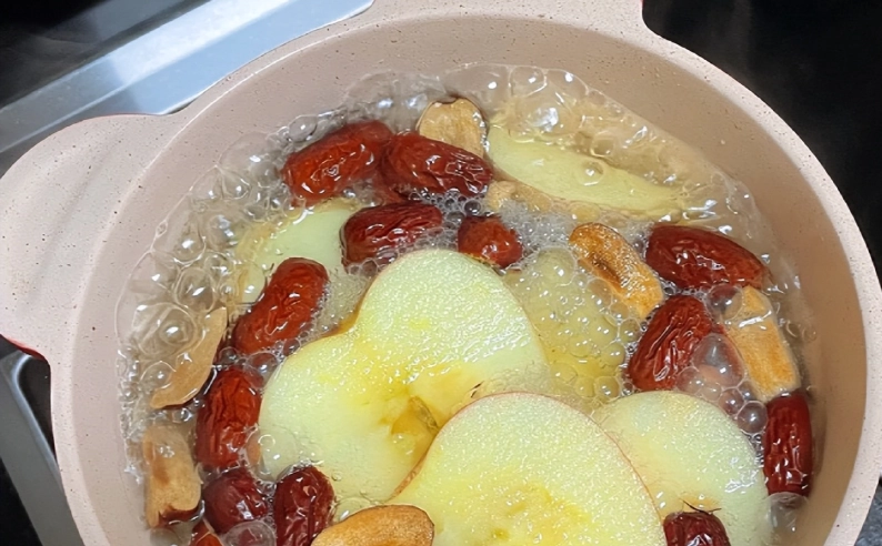 蘋果麥冬紅棗茶功效全解析：潤肺養顏、改善睡眠的養生秘方