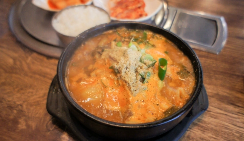 弘大一人餐廳美食清單：獨食不孤單的首爾弘大美食攻略