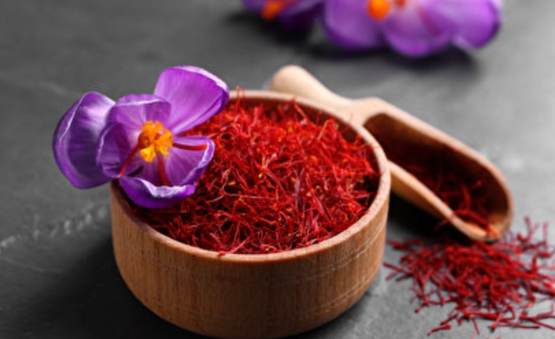 更年期藏紅花功效全解析：緩解熱潮紅、改善情緒的天然指南