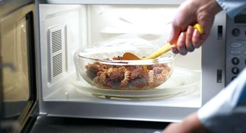 微波爐熱飯要加水嗎