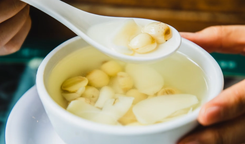 蓮子水功效全解析：安神助眠、降火氣，這樣喝最有效