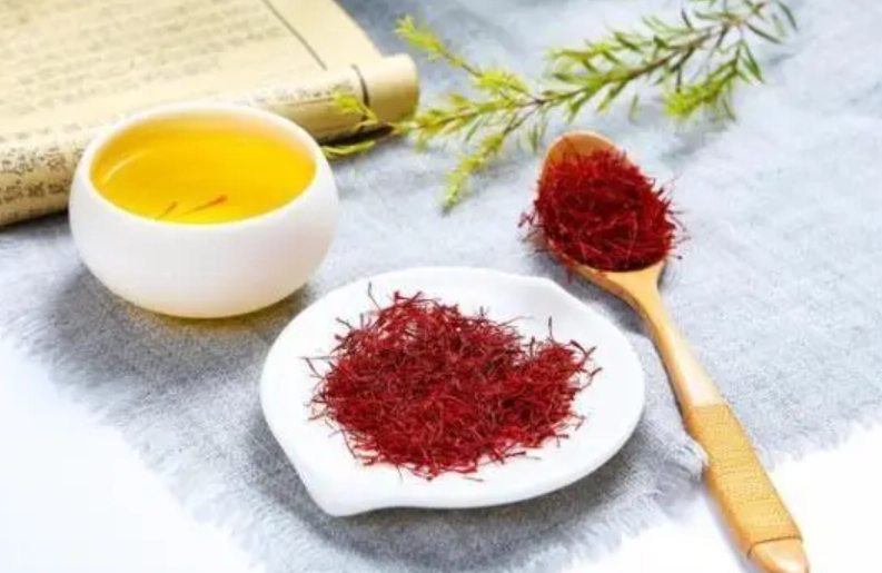 藏紅花熱水泡法全攻略：正確方式與常見誤區