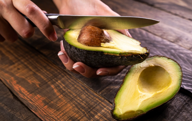 酪梨要削皮嗎？一篇文看懂酪梨正確處理與去皮技巧