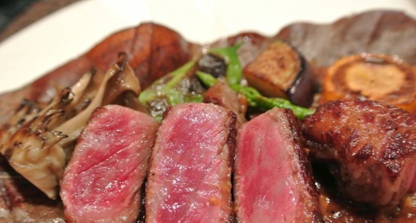 大阪希爾頓飯店附近美食全攻略：步行5分到深夜食堂，電車15分直達米其林