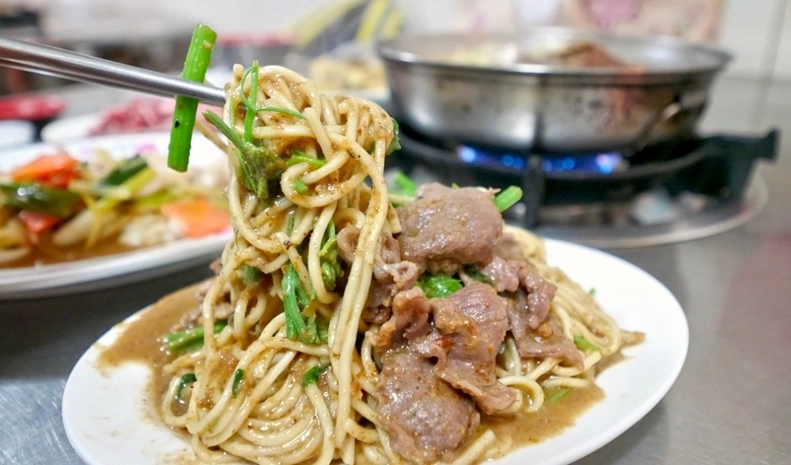 知本車站美食地圖：在地人帶路，必吃小吃、原民料理與隱藏版美食全攻略