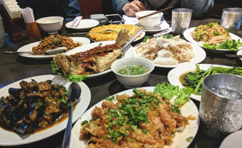 西門町多人聚餐餐廳全攻略：10間必訪推薦與預訂技巧