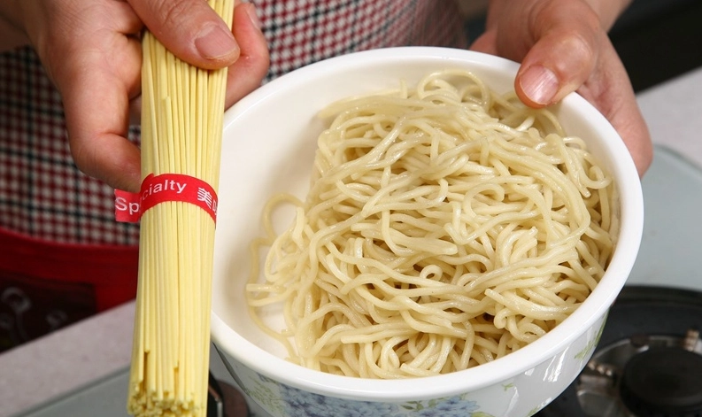 夏日消暑首選：台灣涼麵麵條的終極指南與必吃名店推薦