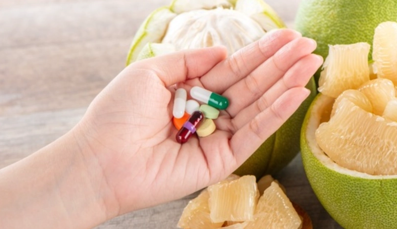 吃柚子不能吃什麼藥？藥師解析交互作用與安全指南