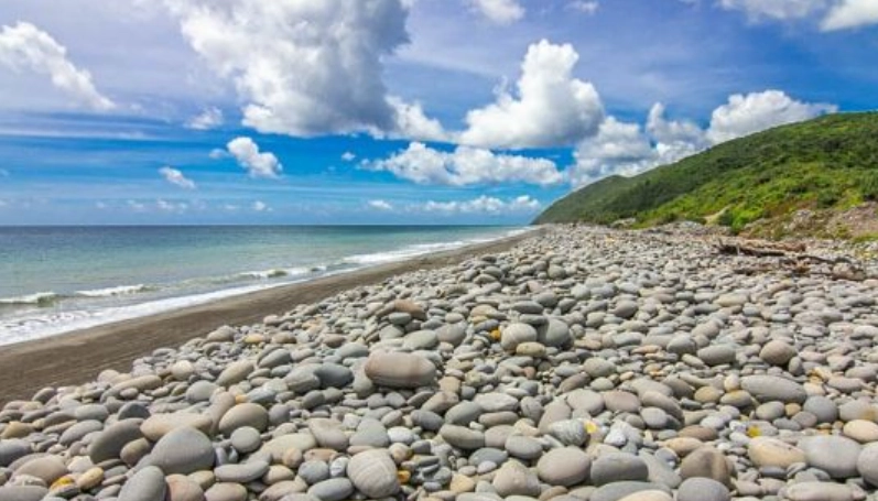 台東南田石尋寶攻略：海岸寶石地點、辨識技巧與玩法全解析
