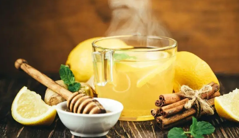 檸檬薑茶緩解經痛全指南：選材、做法與飲用時機一次看懂