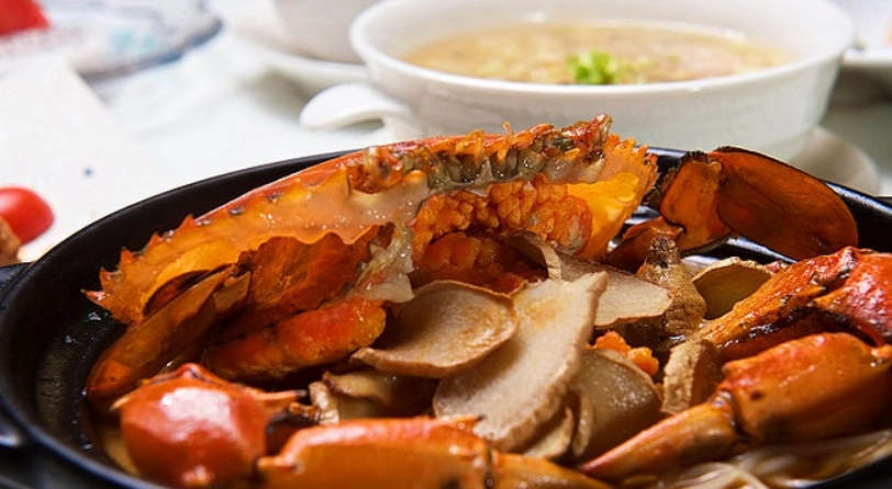 新竹吃螃蟹推薦：內行人才懂的三大蟹宴名店與隱藏版海鮮熱炒