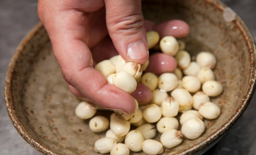 乾燥蓮子煮法全攻略：從泡發到綿密口感的關鍵步驟