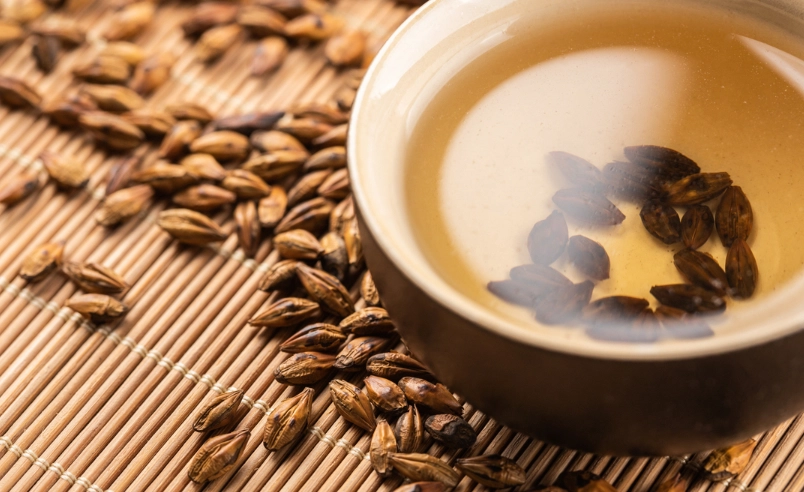 麥茶煮多久才對？黃金時間、比例與不苦澀秘訣全公開