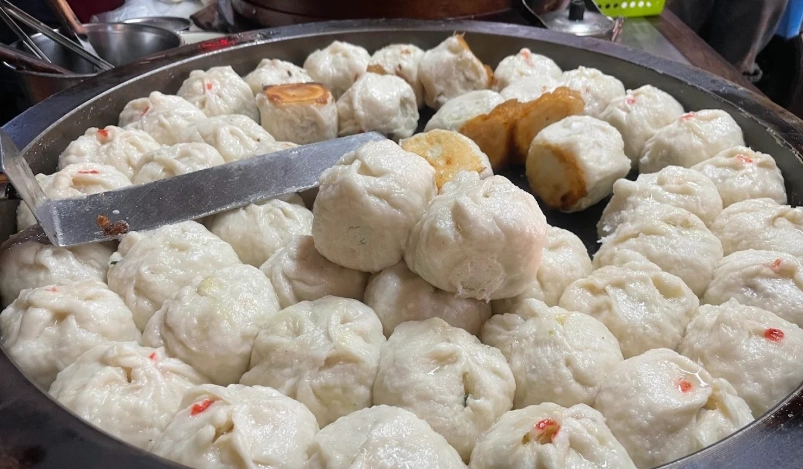 淡水英專路美食地圖：在地人帶路，從早吃到晚的必吃清單