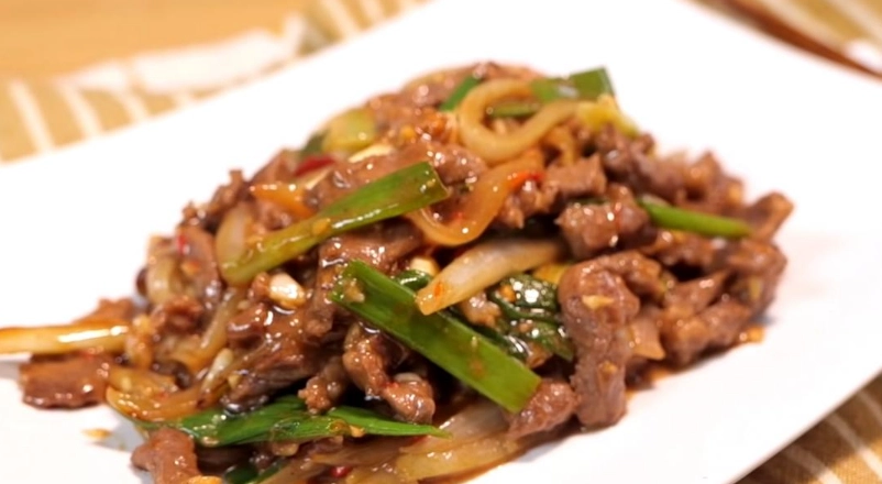 蔥爆炒牛肉終極指南：從選肉到火候，一次破解美味秘訣