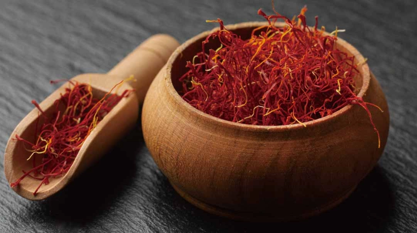 藏紅花食用方法全攻略：從泡茶到料理的實用技巧與常見誤區
