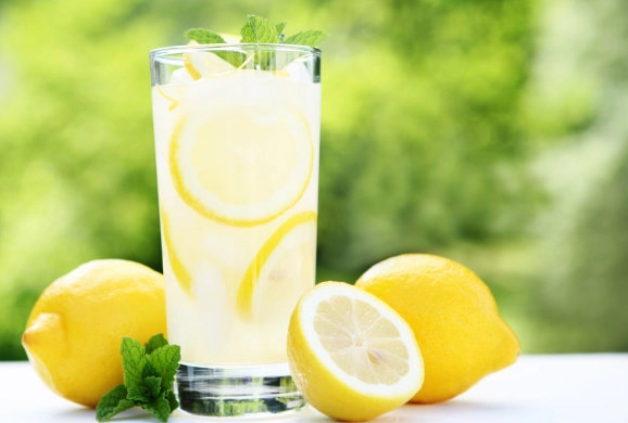 檸檬水做法終極指南：從基礎到創意，解鎖清爽秘訣