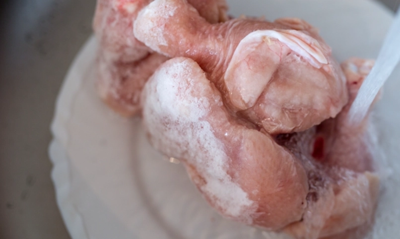 雞腿肉退冰全攻略：3種方法比較、常見錯誤與專家建議