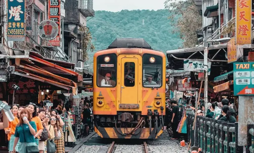 台北到九份火車交通全攻略，不開車也能輕鬆玩透山城老街