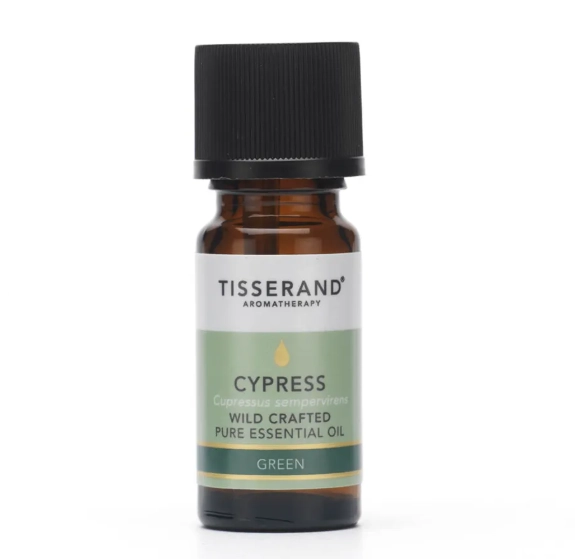 絲柏精油功效全解析：從護膚到居家清潔的實用指南