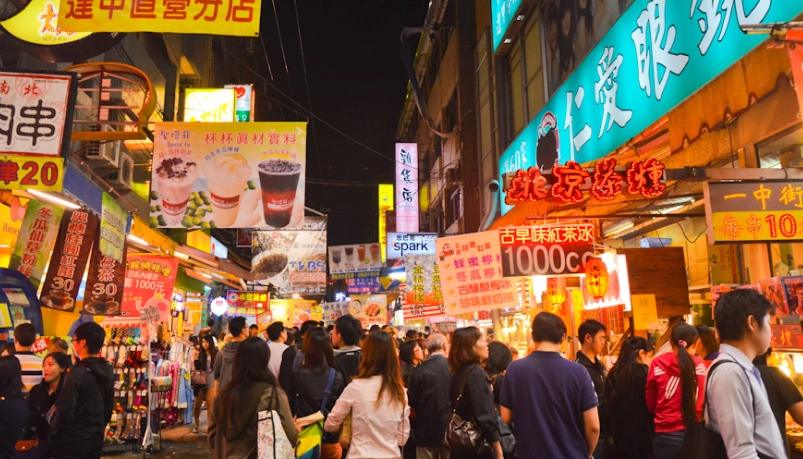 中部夜市推薦：在地人私藏美食清單與完整攻略