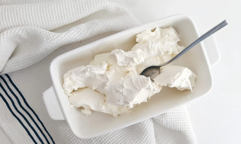 馬斯卡彭是奶油乳酪嗎？一次搞懂差異、用法與替代方案