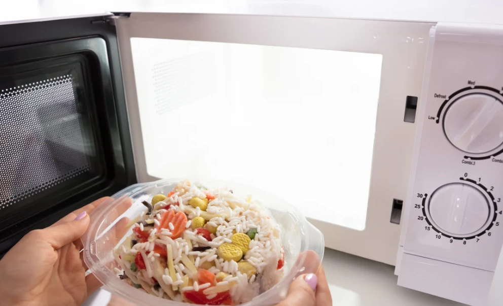 食物加熱方法全攻略：避免剩菜變乾變硬的實用技巧