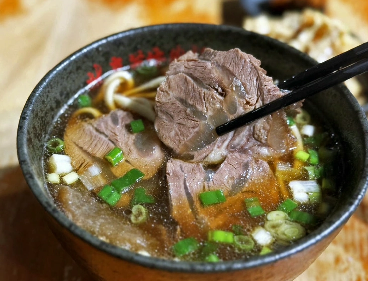 台北便宜又大碗全攻略：在地人私藏美食、高CP值景點與省錢心法