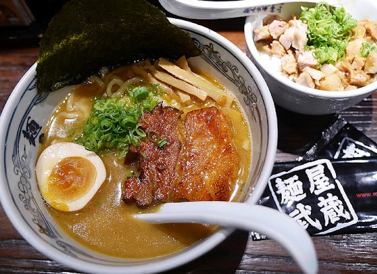 新光三越美食拉麵