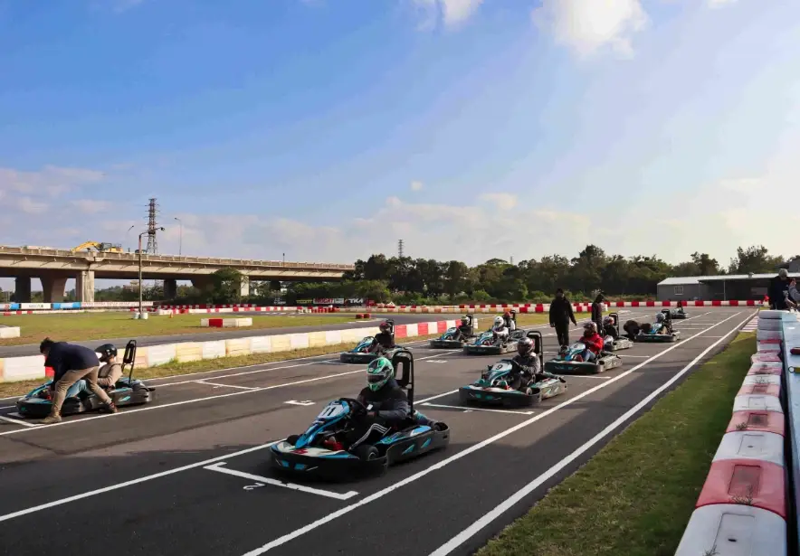 高雄室內遊樂場 大人