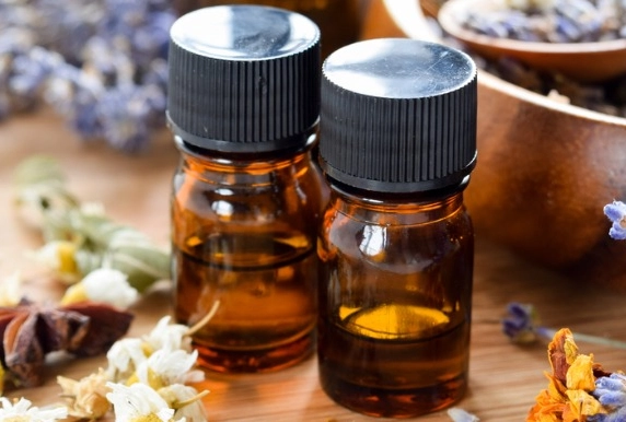 舒緩焦慮精油指南：從原理到配方，找回內在平靜的完整攻略