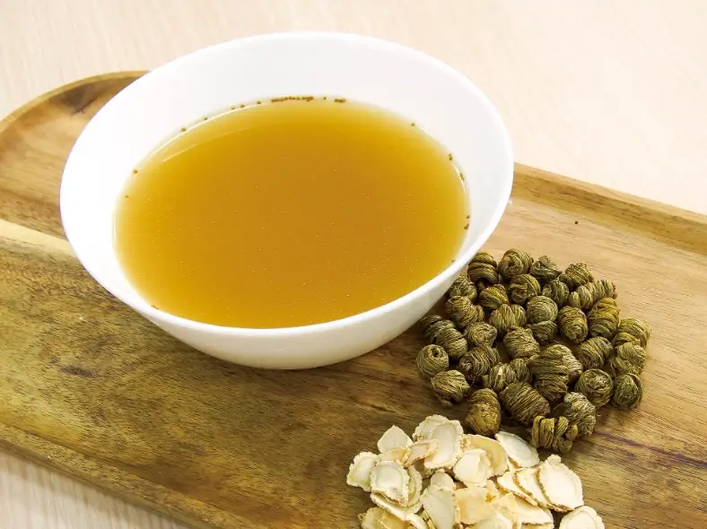 青欖石斛湯煮法全攻略：潤喉滋陰，一鍋搞定秋燥不適