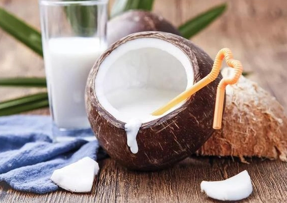 椰汁含糖量真相大揭秘：健康飲品選擇全指南