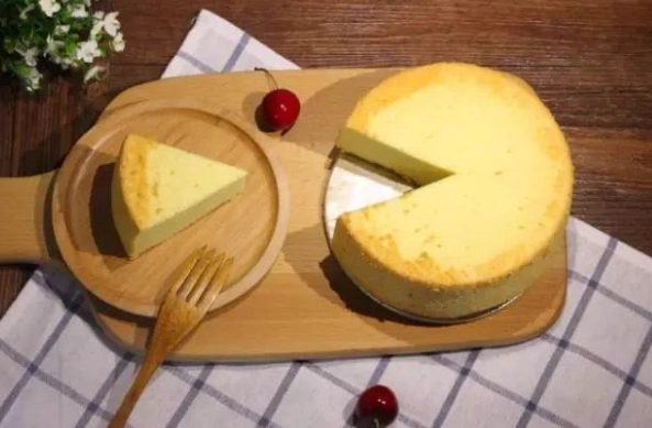 蛋糕裂開原因全解析：從材料到手法，一次解決你的烘焙困擾