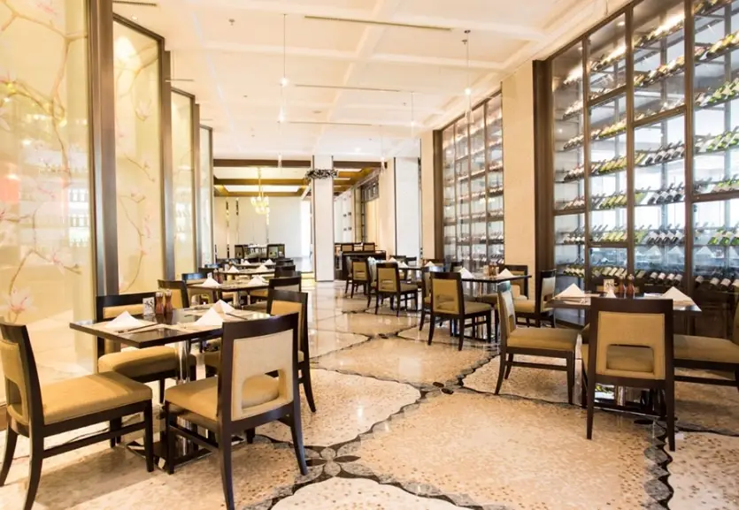 大湖酒莊餐廳深度體驗：草莓酒佐餐、必點菜單與一日遊攻略