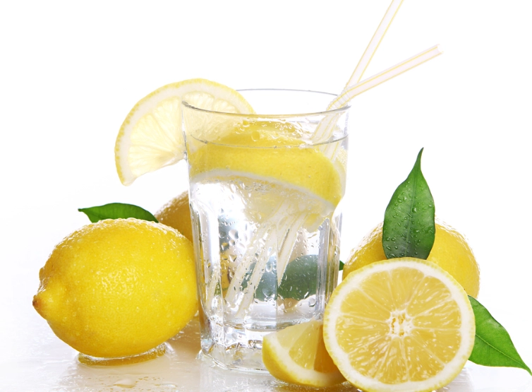 喝檸檬水美白